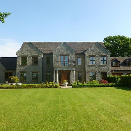 Llwyn Helyg Country House Guest House คาร์มาเทน ภายนอก รูปภาพ