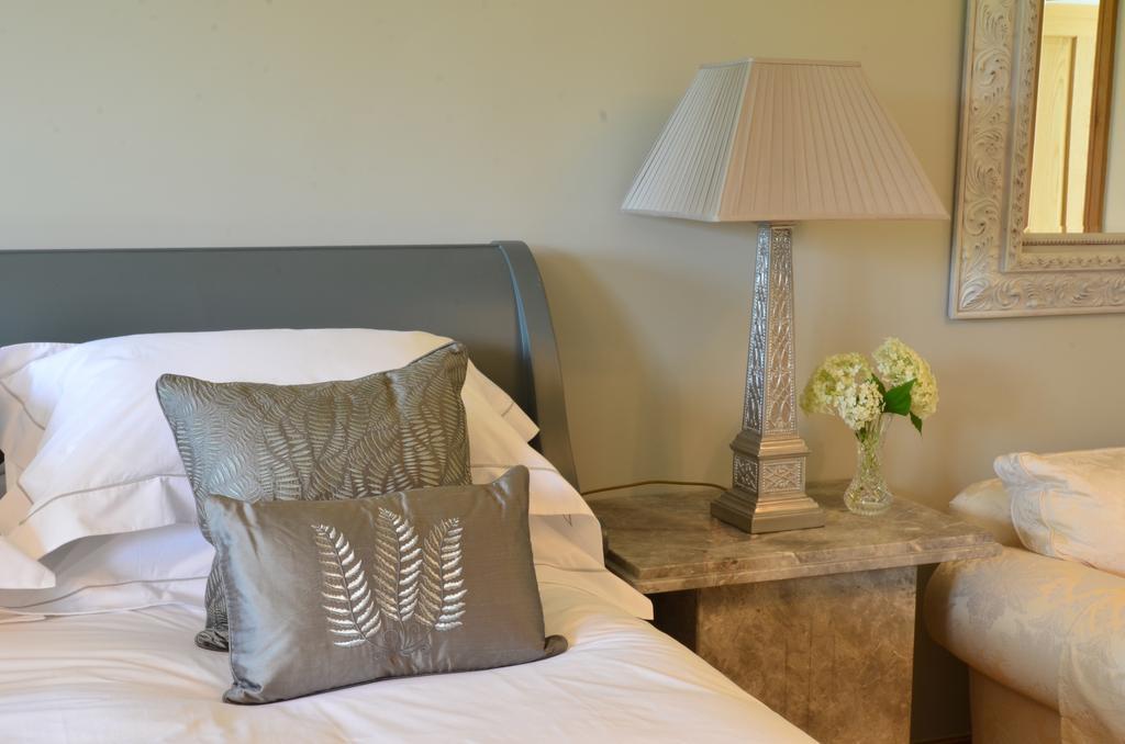 Llwyn Helyg Country House Guest House คาร์มาเทน ห้อง รูปภาพ
