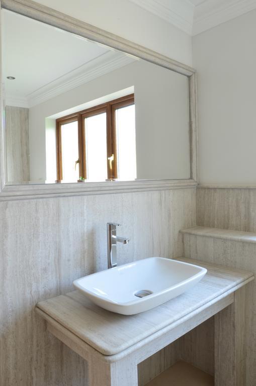Llwyn Helyg Country House Guest House คาร์มาเทน ห้อง รูปภาพ