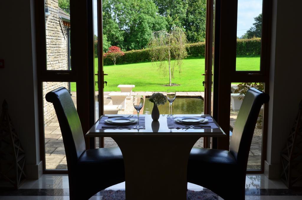 Llwyn Helyg Country House Guest House คาร์มาเทน ภายนอก รูปภาพ