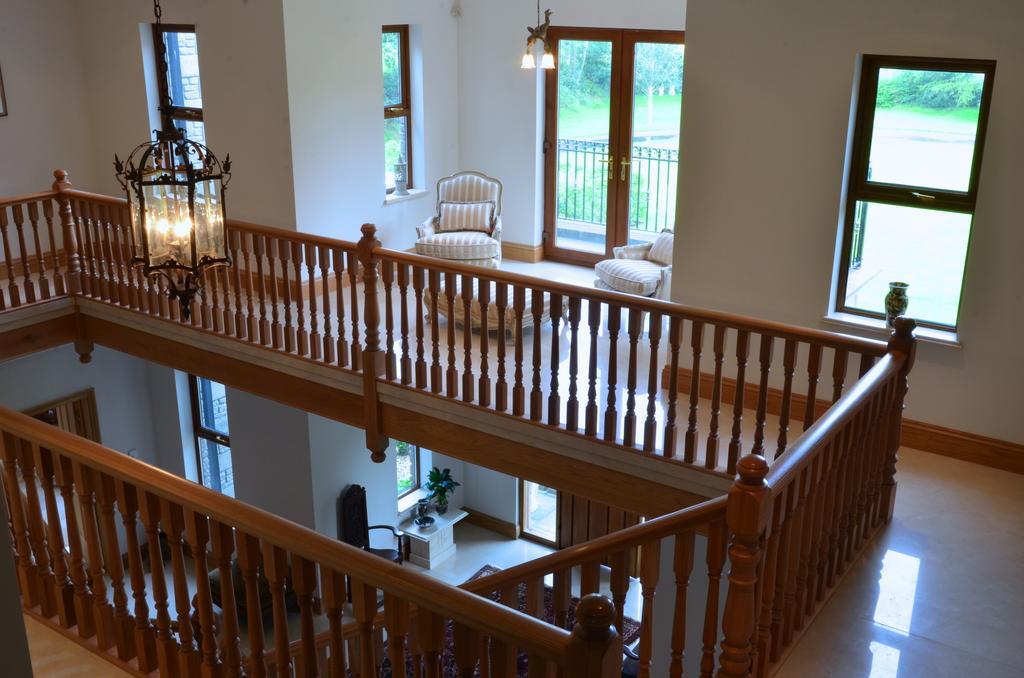 Llwyn Helyg Country House Guest House คาร์มาเทน ภายนอก รูปภาพ