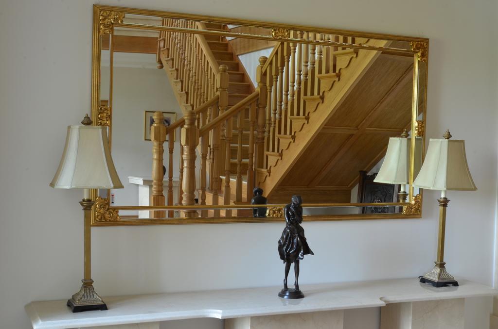 Llwyn Helyg Country House Guest House คาร์มาเทน ภายนอก รูปภาพ