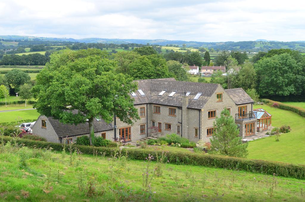 Llwyn Helyg Country House Guest House คาร์มาเทน ภายนอก รูปภาพ