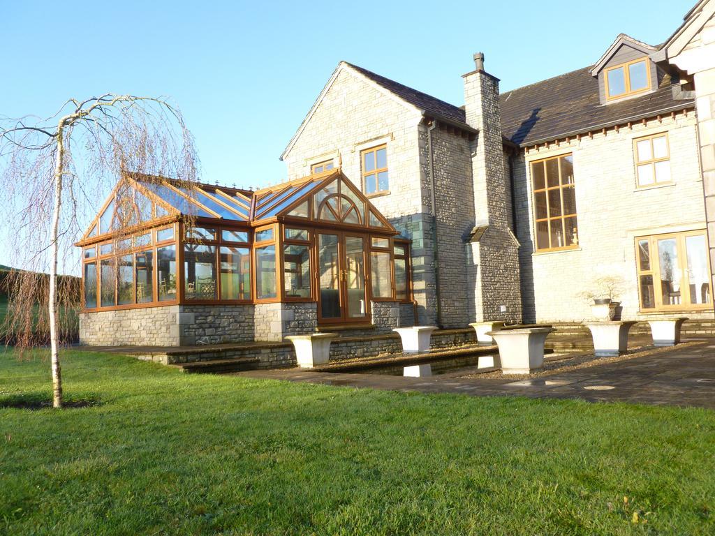 Llwyn Helyg Country House Guest House คาร์มาเทน ภายนอก รูปภาพ