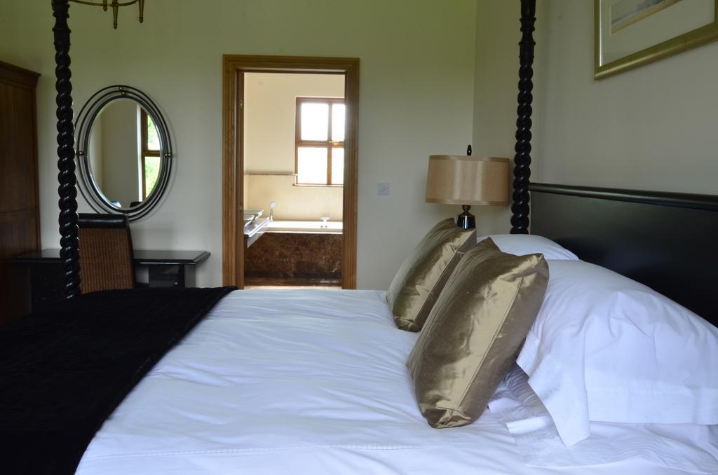 Llwyn Helyg Country House Guest House คาร์มาเทน ห้อง รูปภาพ