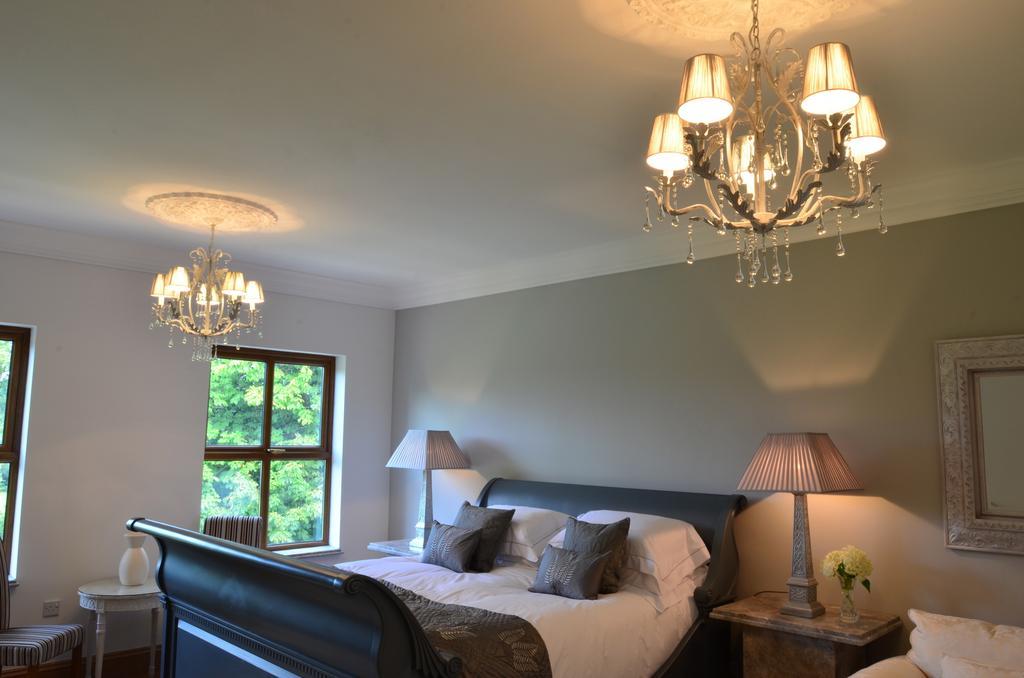 Llwyn Helyg Country House Guest House คาร์มาเทน ภายนอก รูปภาพ