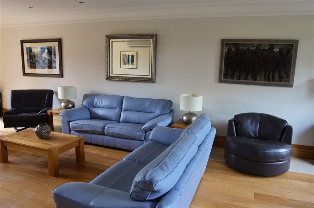 Llwyn Helyg Country House Guest House คาร์มาเทน ภายนอก รูปภาพ