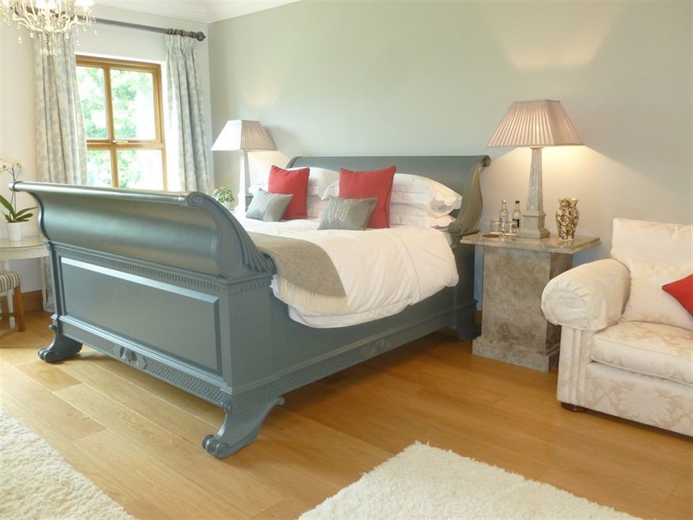 Llwyn Helyg Country House Guest House คาร์มาเทน ภายนอก รูปภาพ